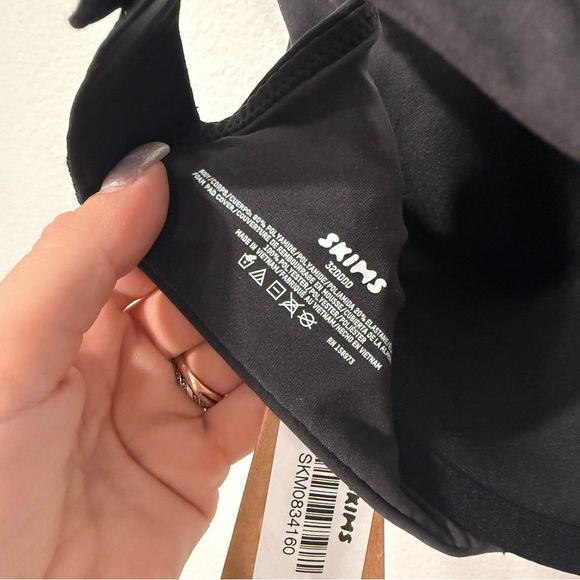 Skims Fits Everybody T-Shirt Bra in Onyx 32DDDD - Picture 4 of 5